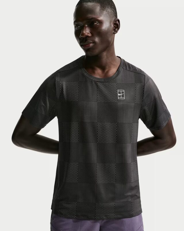NikeCourt Advantage Dri-FIT Erkek Tenis Tişörtü